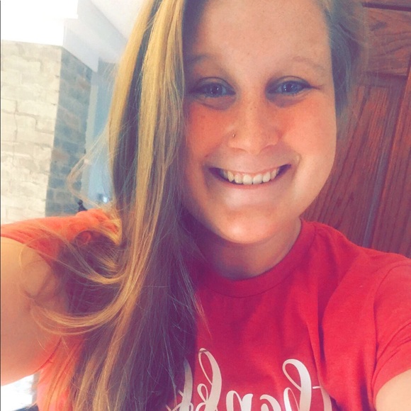 Meet your Posher, Caitlin - Picture 1 of 1